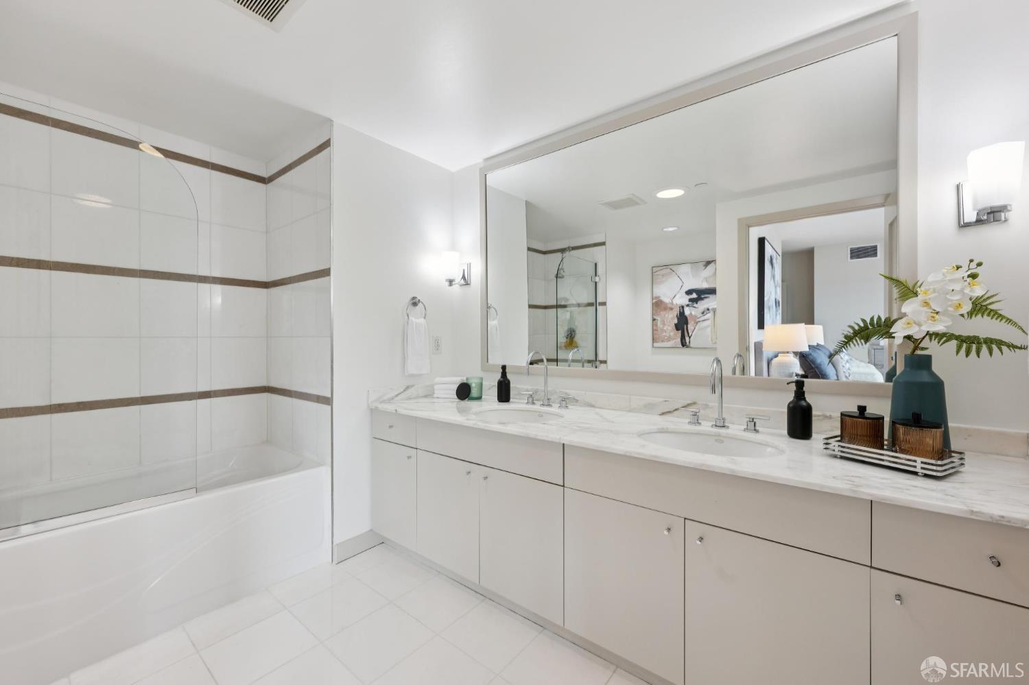 Photo #12: 426120381 Listing: Photo #12