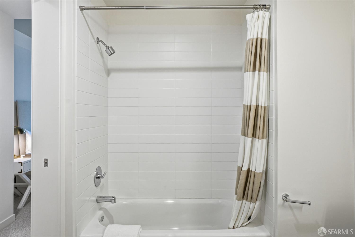 Photo #15: 426124573 Listing: Photo #15