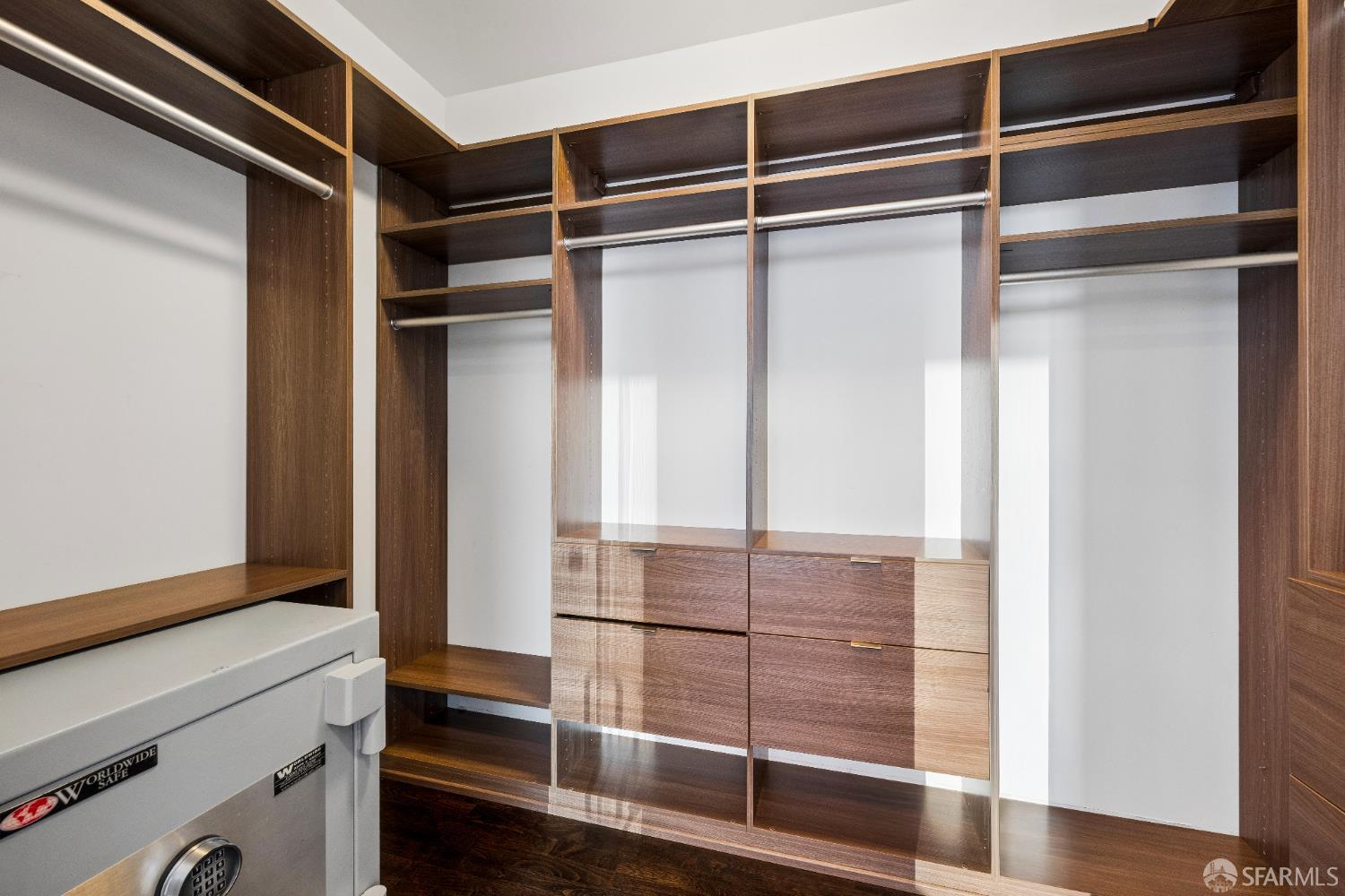 Photo #25: 426123351 Listing: Photo #25