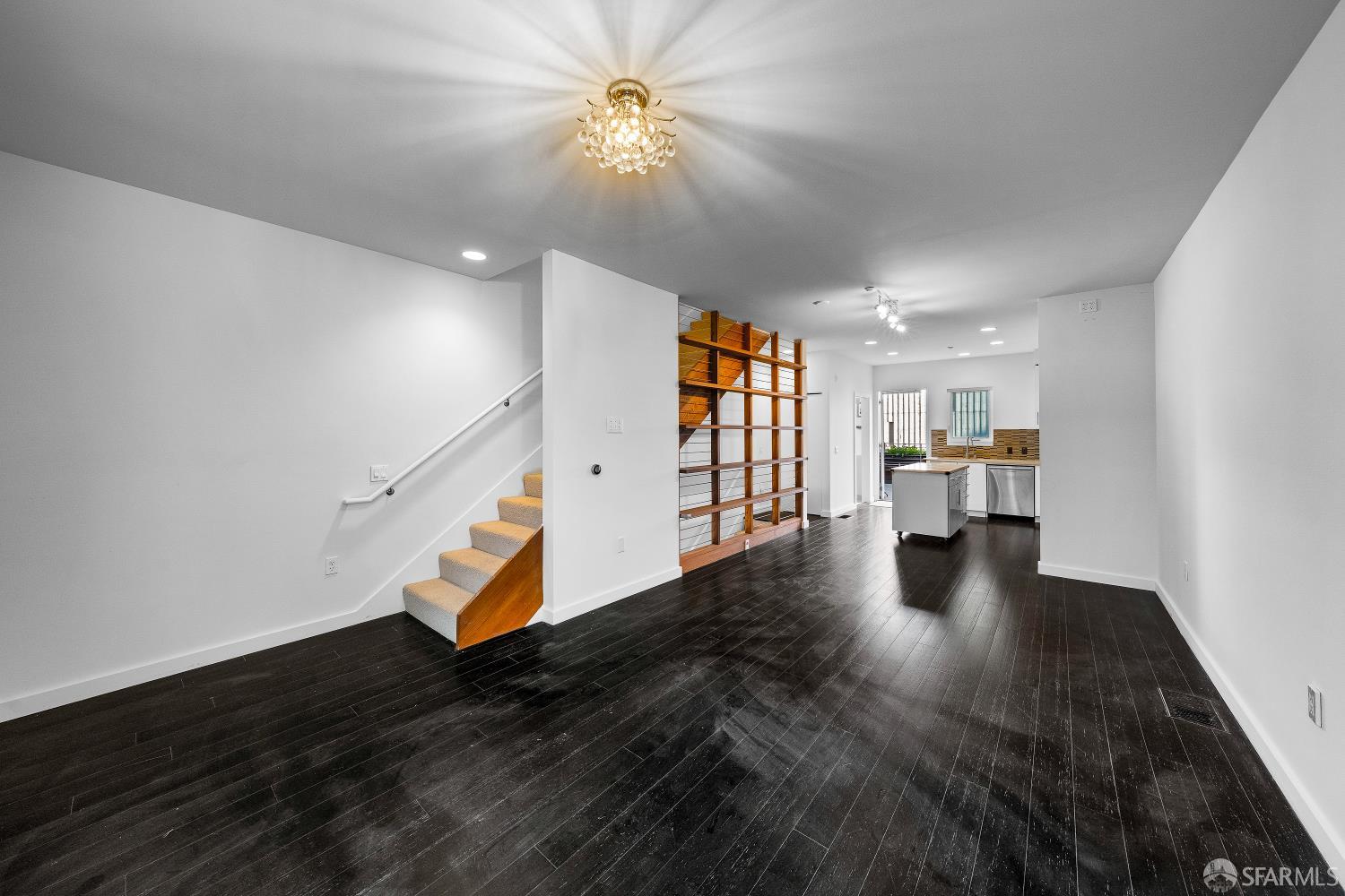 Photo #8: 426124442 Listing: Photo #8