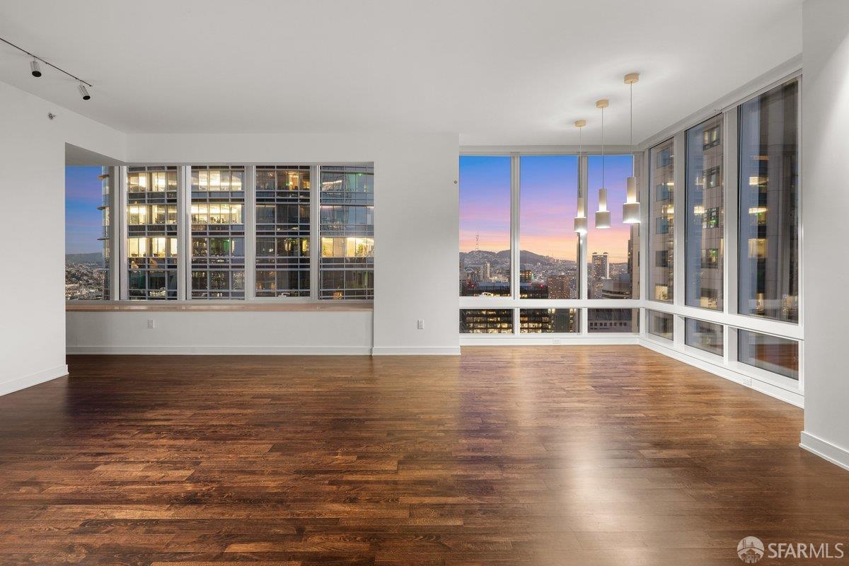 Photo #5: 426123351 Listing: Photo #5