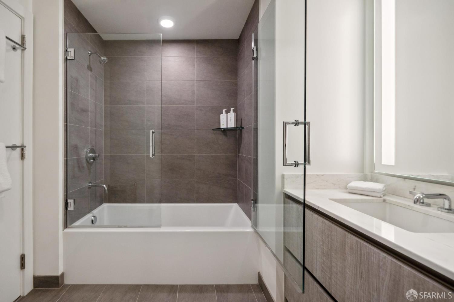 Photo #9: 426124736 Listing: Photo #9