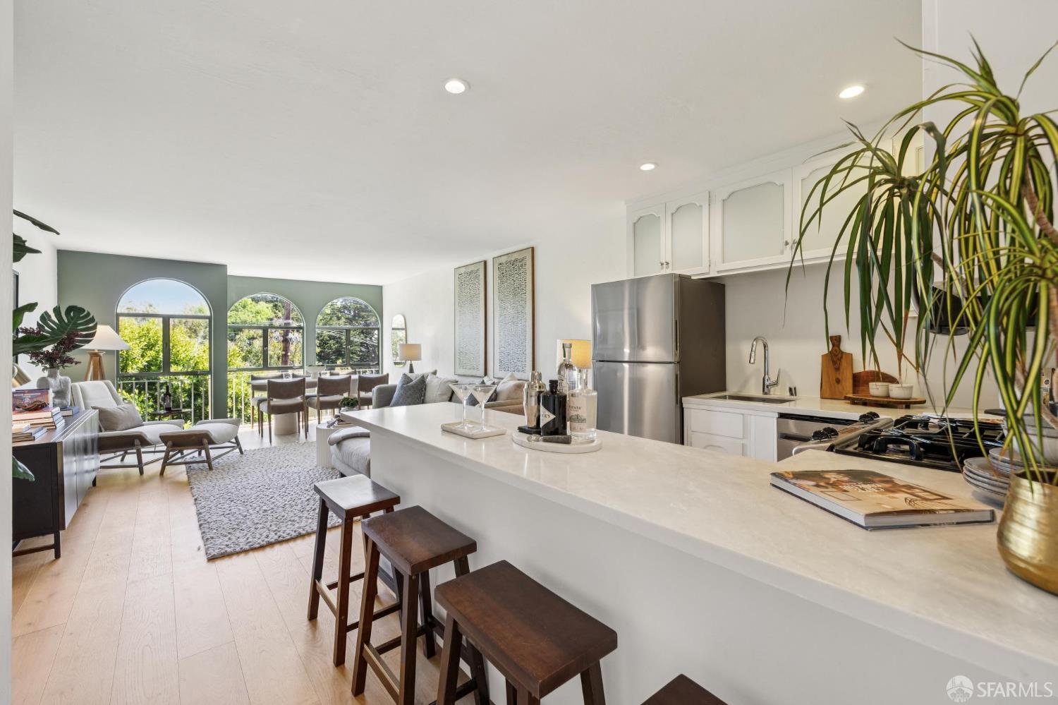 Photo #2: 426125077 Listing: Photo #2