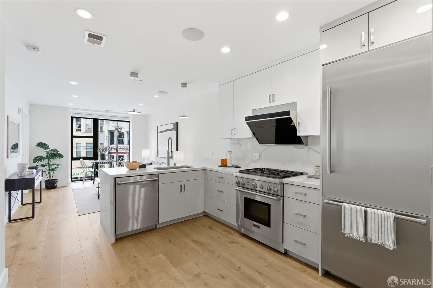 Photo #2: 426124805 Listing: Photo #2