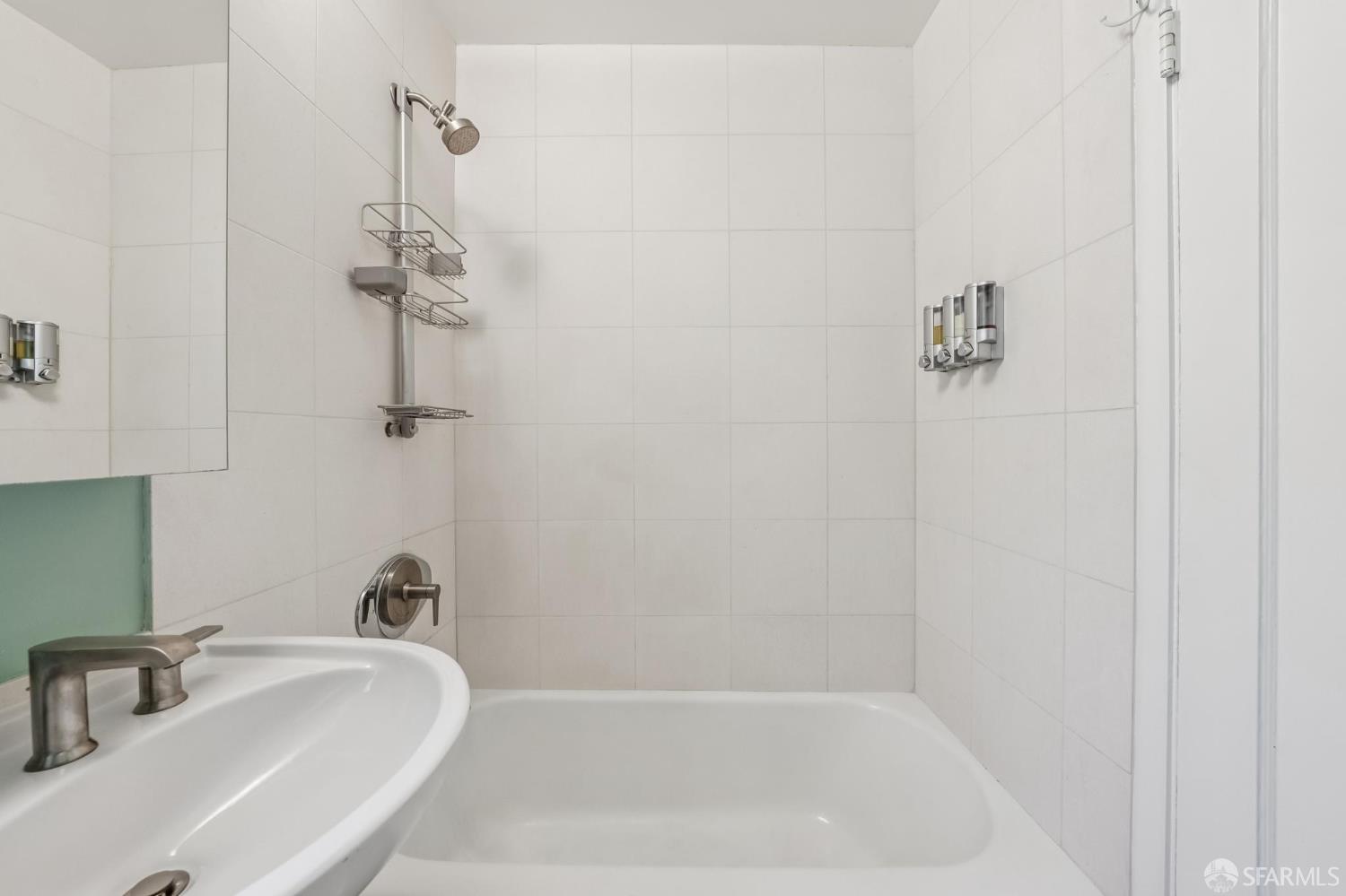 Photo #23: 426124774 Listing: Photo #23