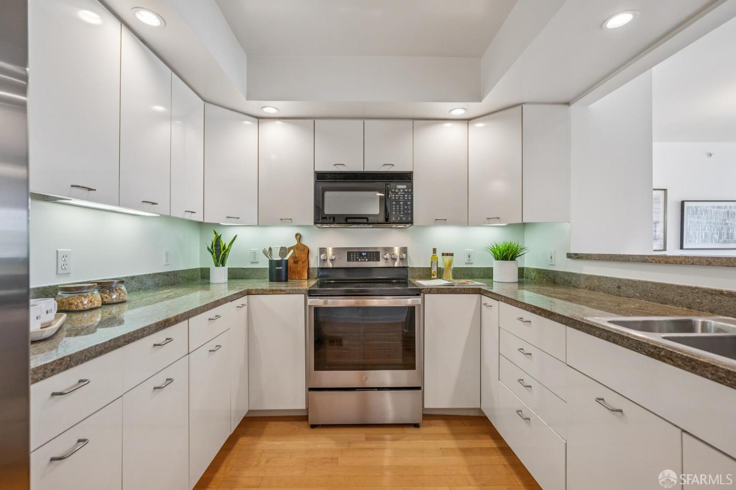 Photo #22: 426122187 Listing: Photo #22