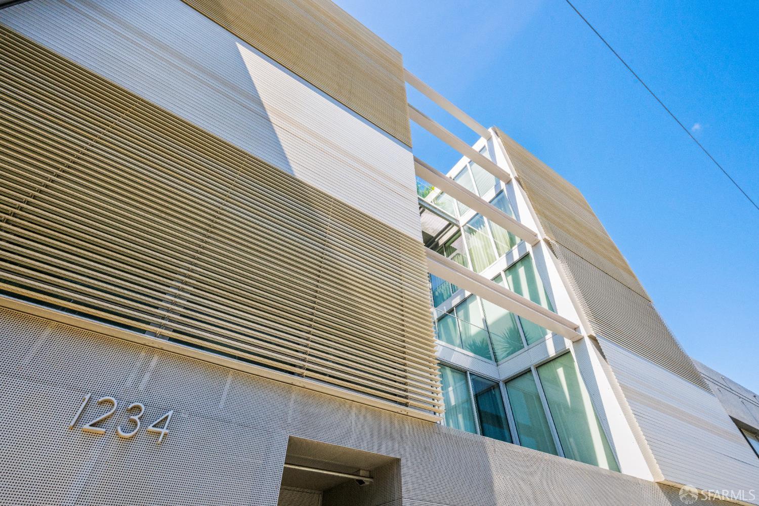 Photo #2: 426125027 Listing: Photo #2