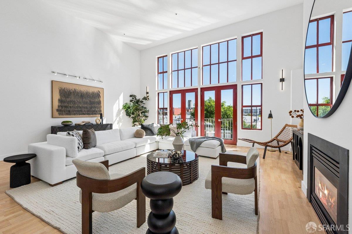 Photo #3: 426118296 Listing: Photo #3