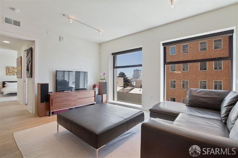 1080 Sutter Street # 704