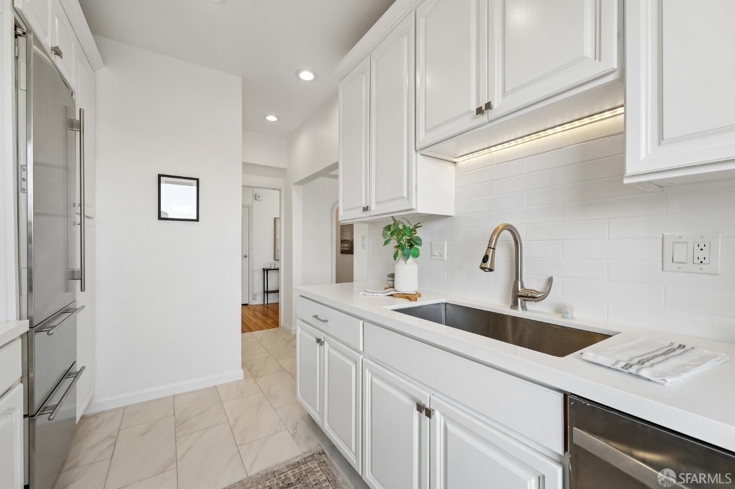 Photo #14: 426114151 Listing: Photo #14