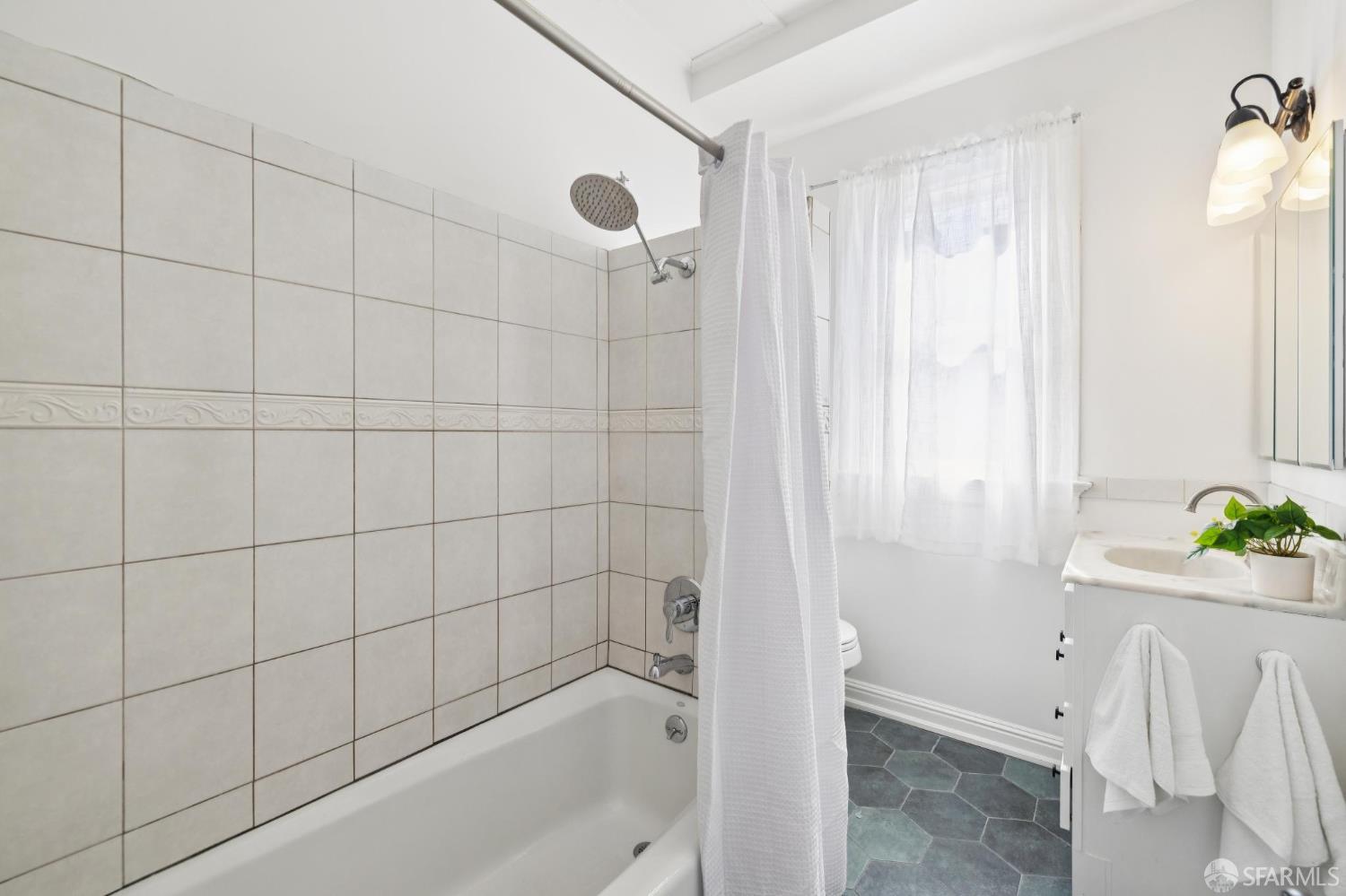 Photo #19: 426123073 Listing: Photo #19