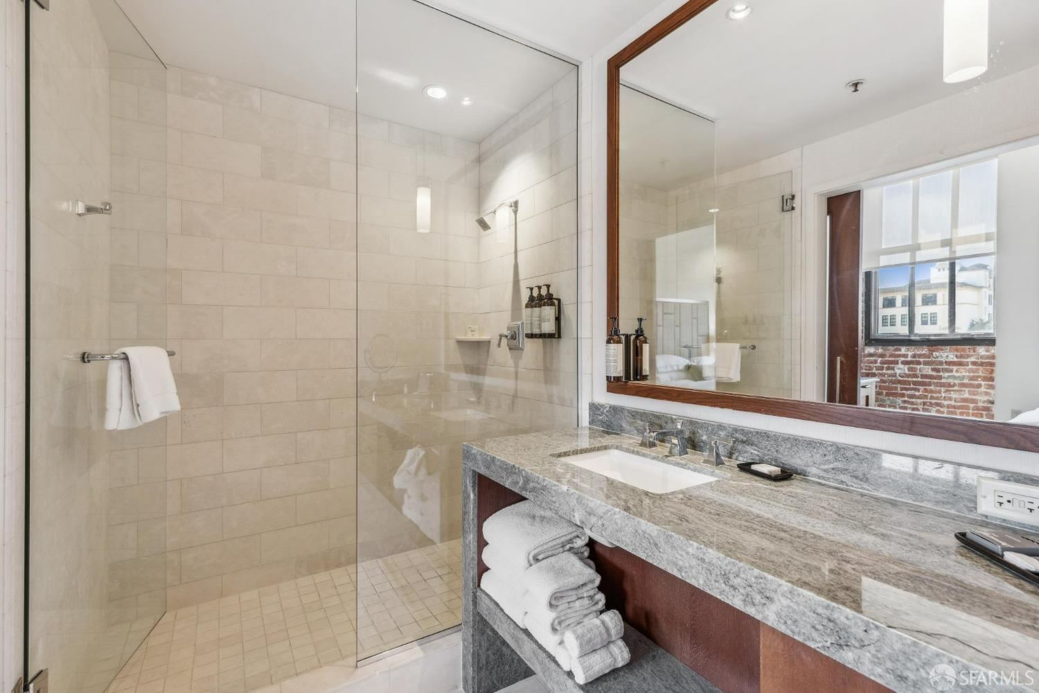 Photo #10: 426126397 Listing: Photo #10