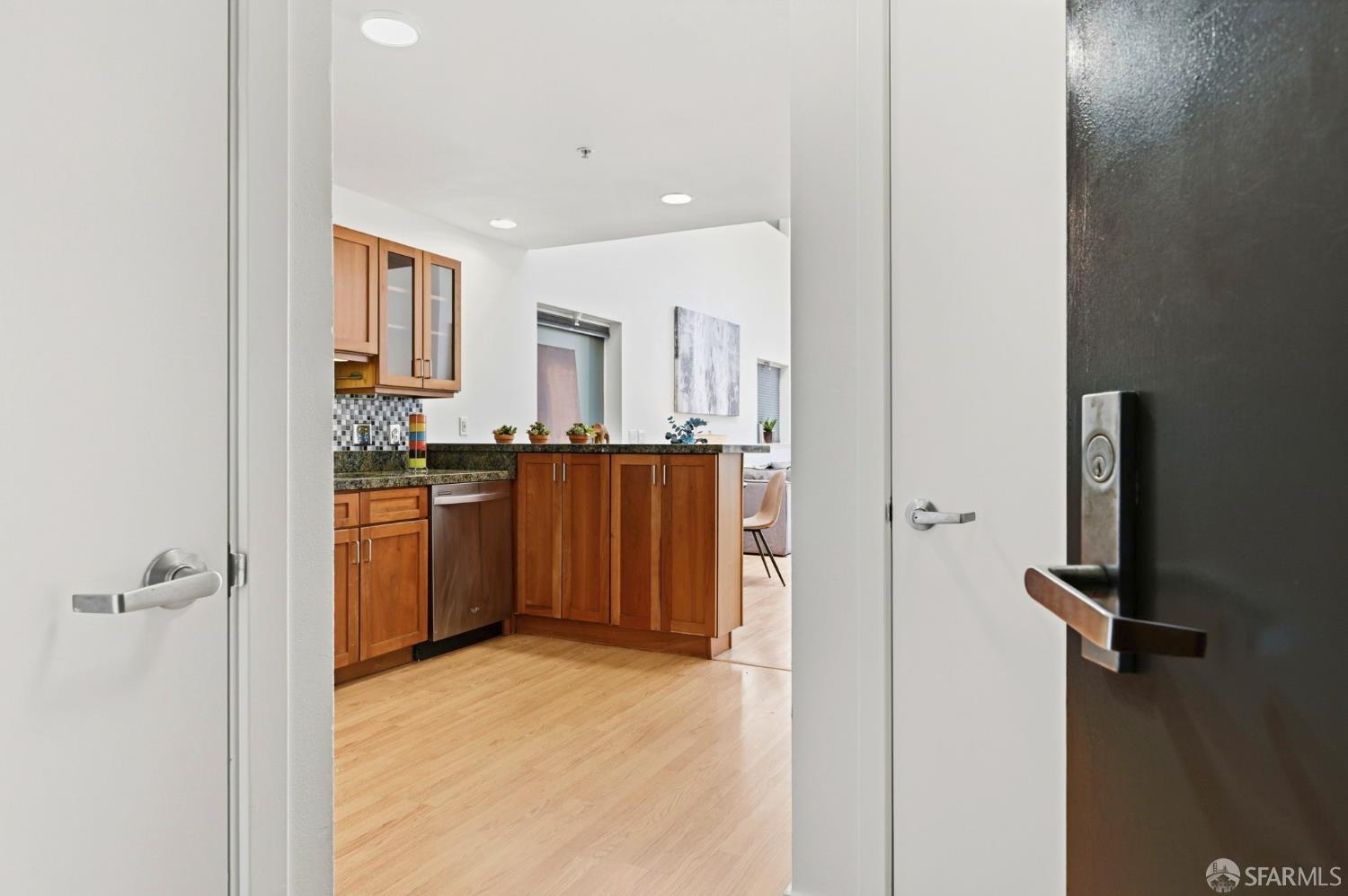Photo #2: 426126206 Listing: Photo #2