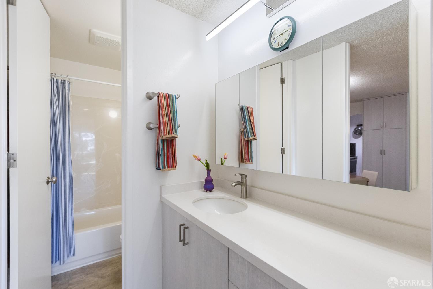Photo #21: 426120907 Listing: Photo #21