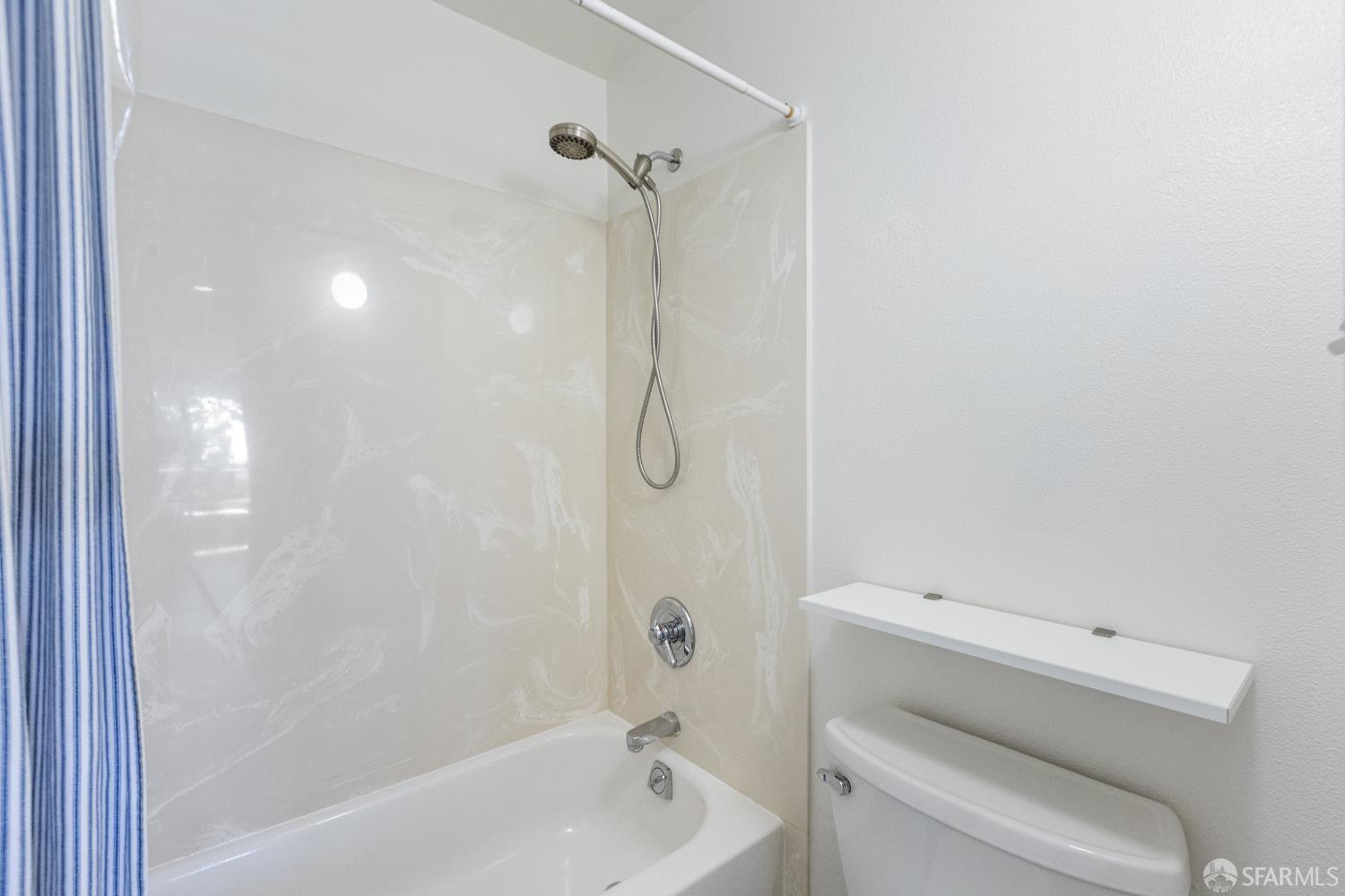Photo #22: 426120907 Listing: Photo #22