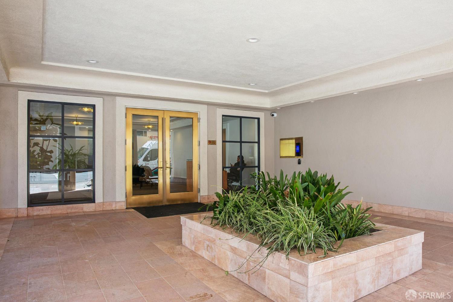 Photo #2: 426126687 Listing: Photo #2