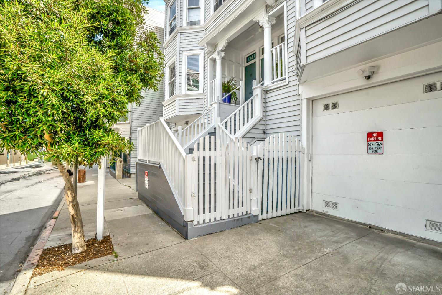 Photo #3: 426125640 Listing: Photo #3