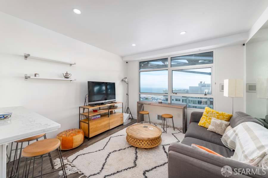 403 Main Street # 805N