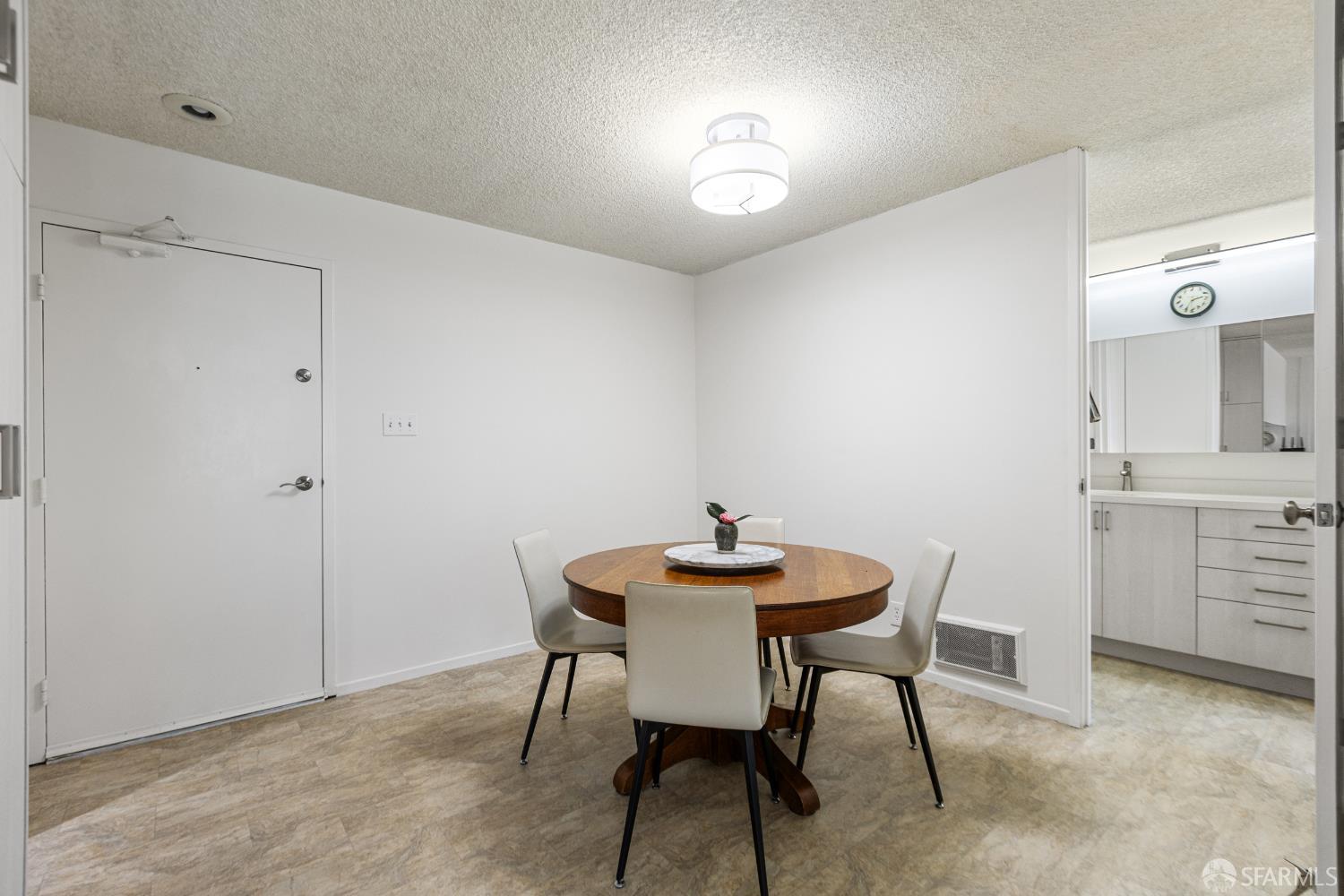 Photo #2: 426120907 Listing: Photo #2
