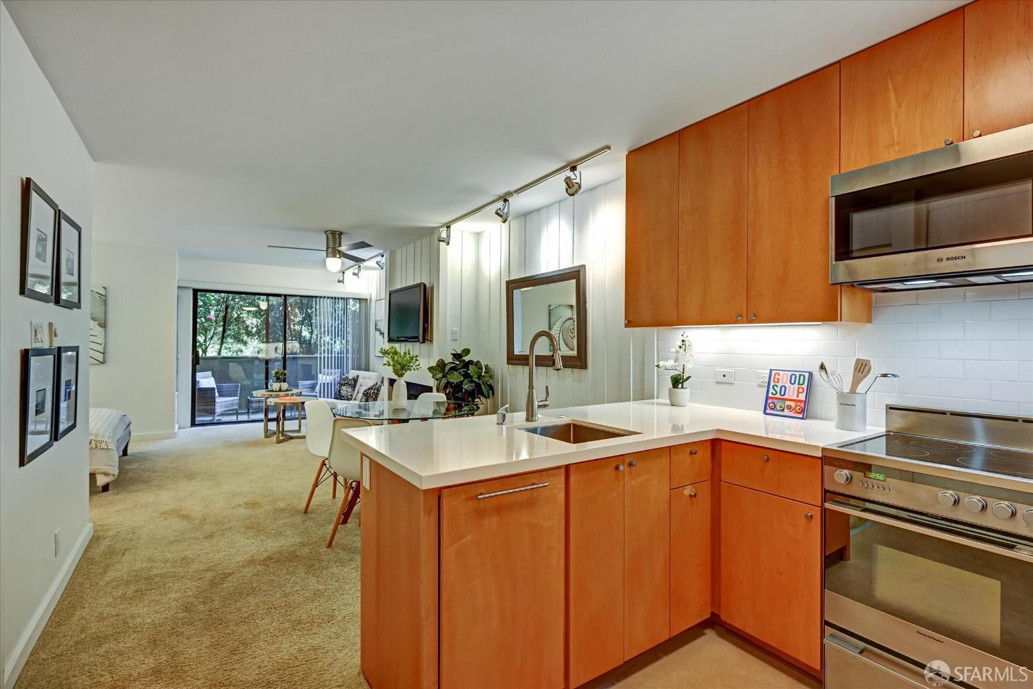 Photo #10: 426118686 Listing: Photo #10