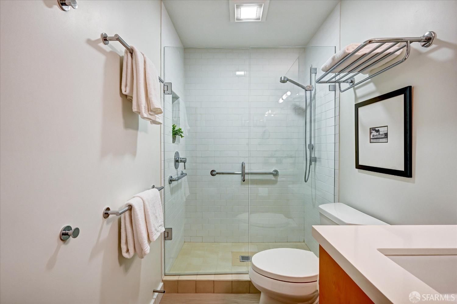 Photo #19: 426118686 Listing: Photo #19