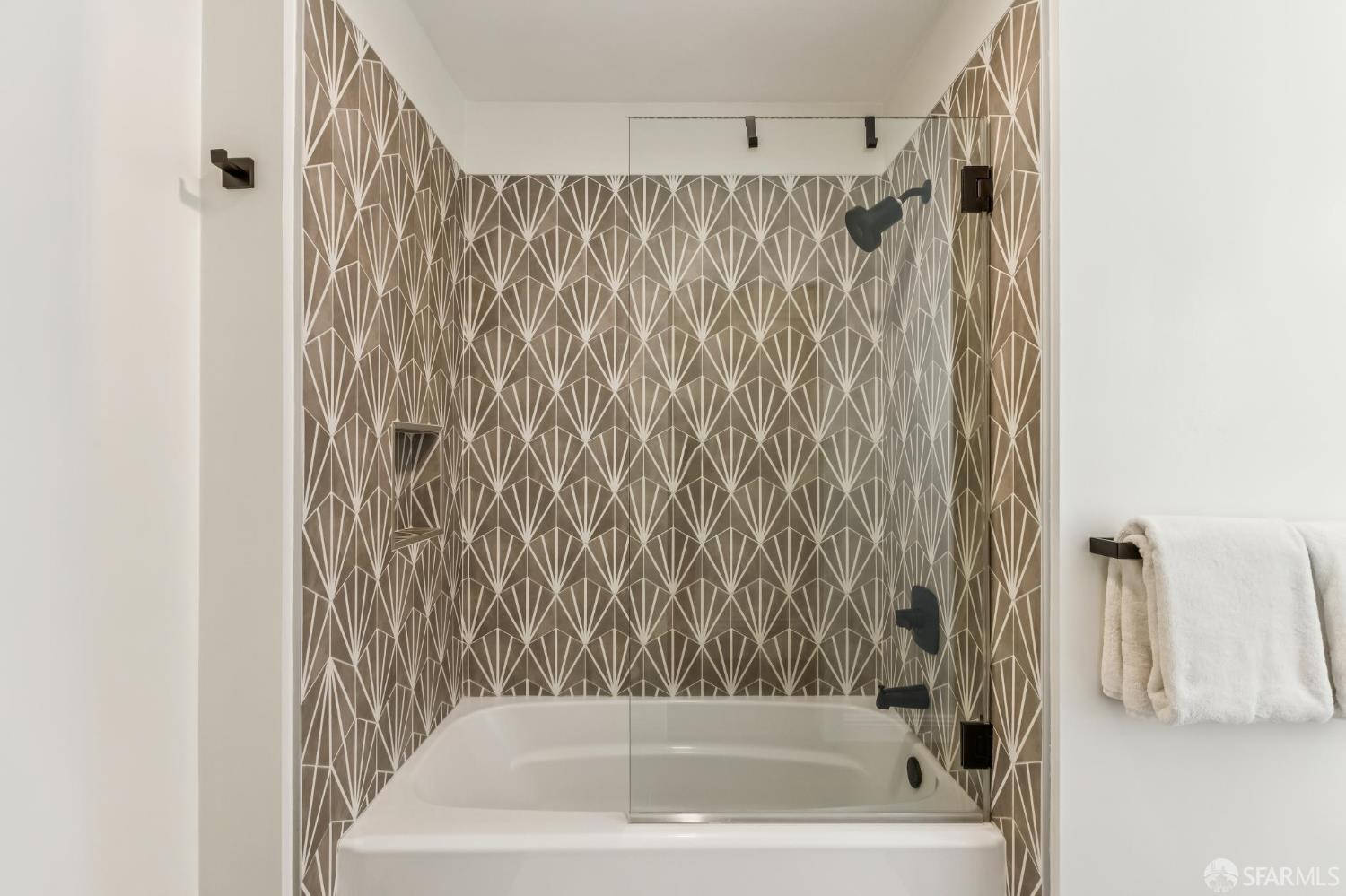Photo #36: 426127074 Listing: Photo #36