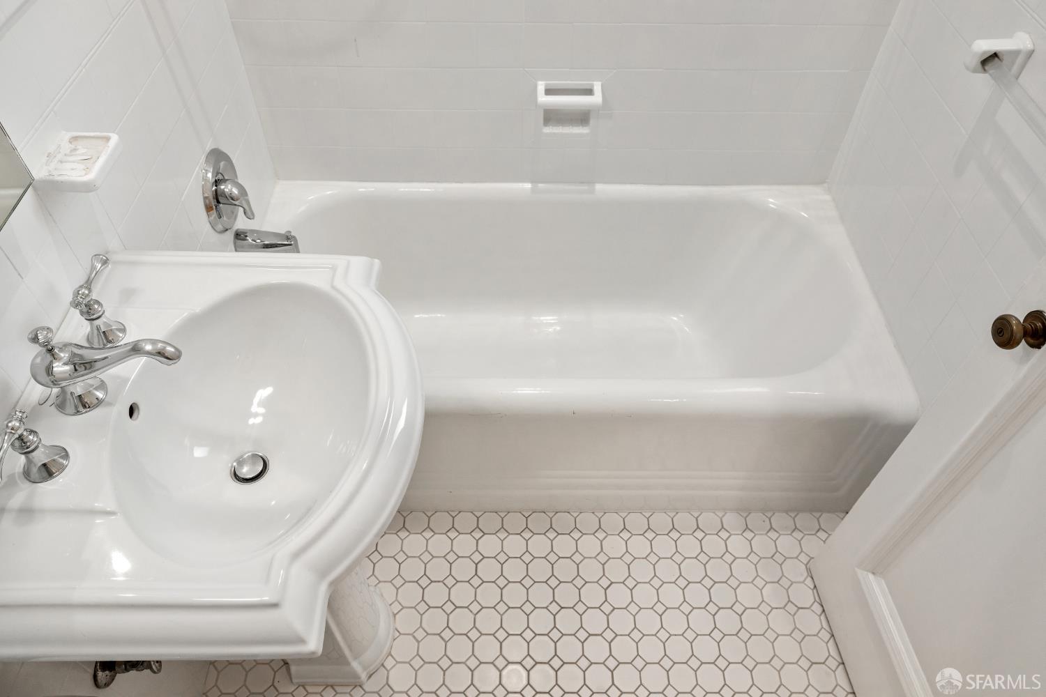 Photo #34: 426116218 Listing: Photo #34