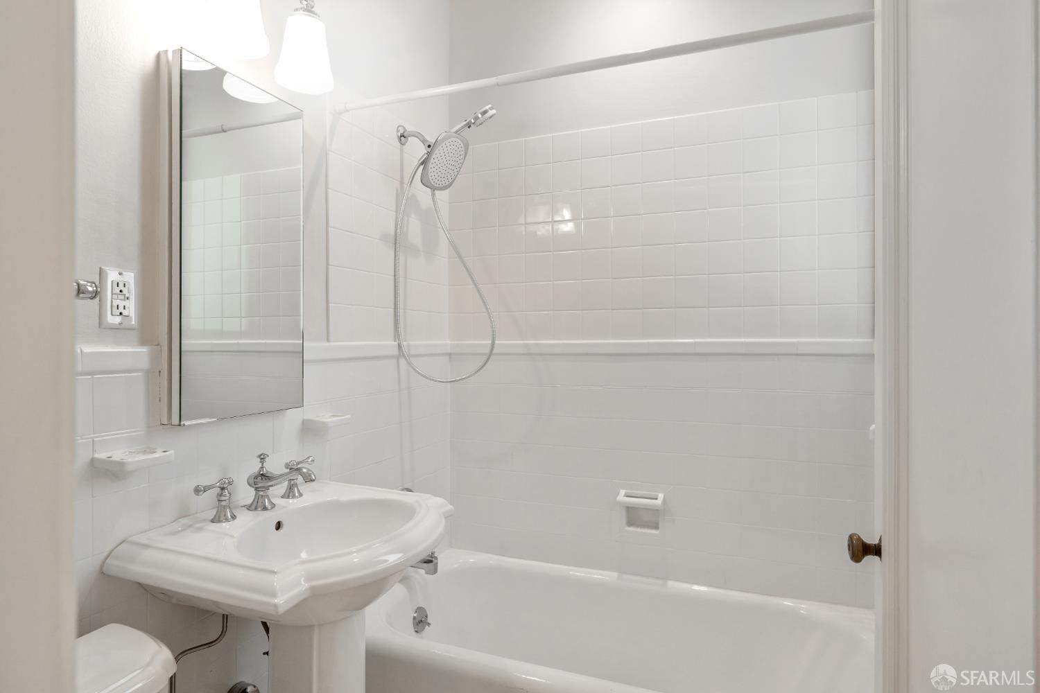 Photo #33: 426116218 Listing: Photo #33