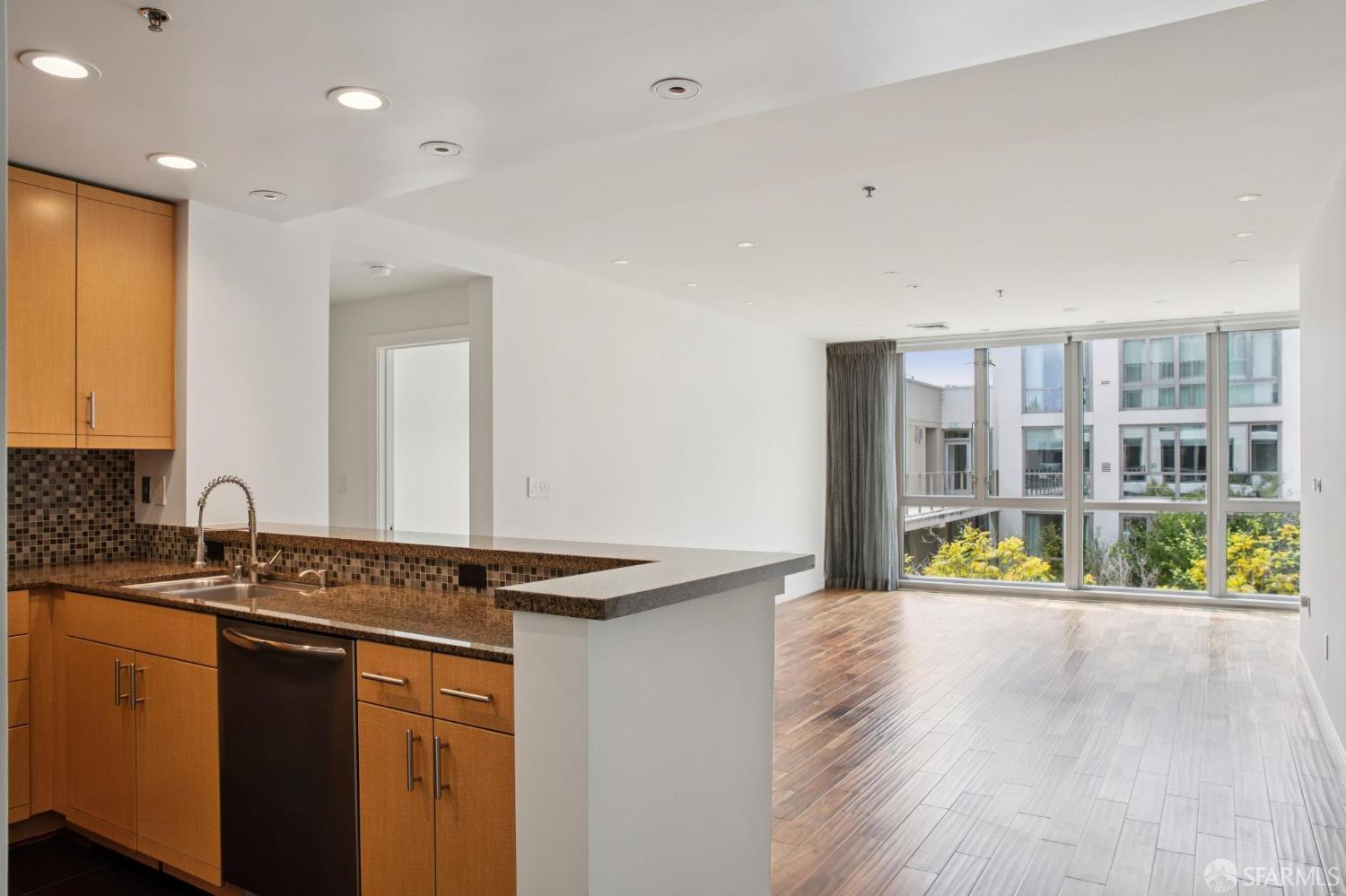 255 Berry Street # 512