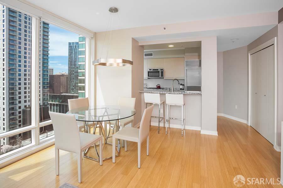 Photo #4: 426128079 Listing: Photo #4
