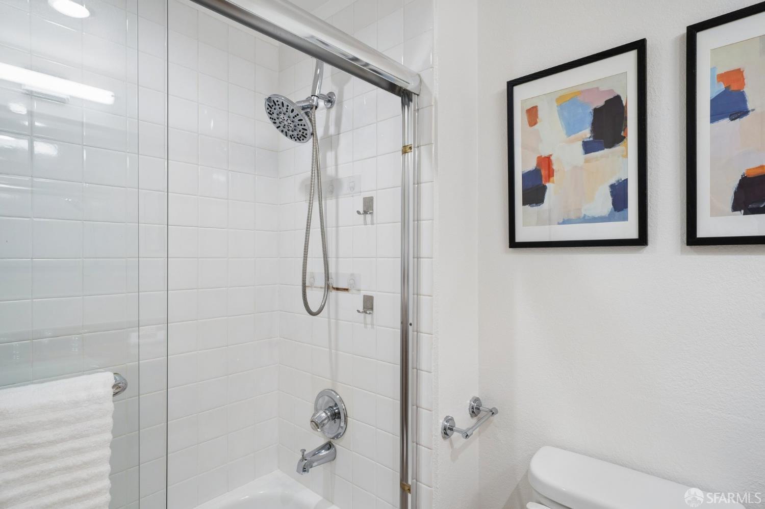 Photo #23: 426128071 Listing: Photo #23