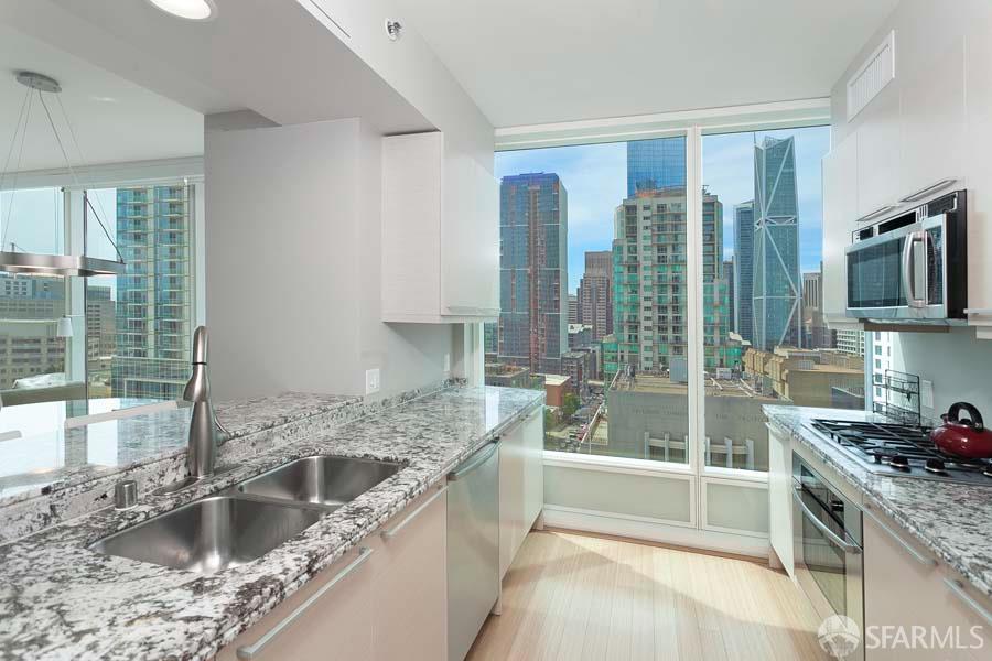 Photo #3: 426128079 Listing: Photo #3