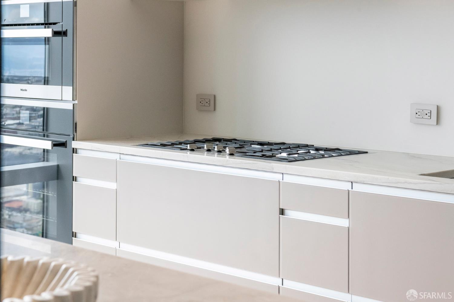 Photo #8: 426128057 Listing: Photo #8