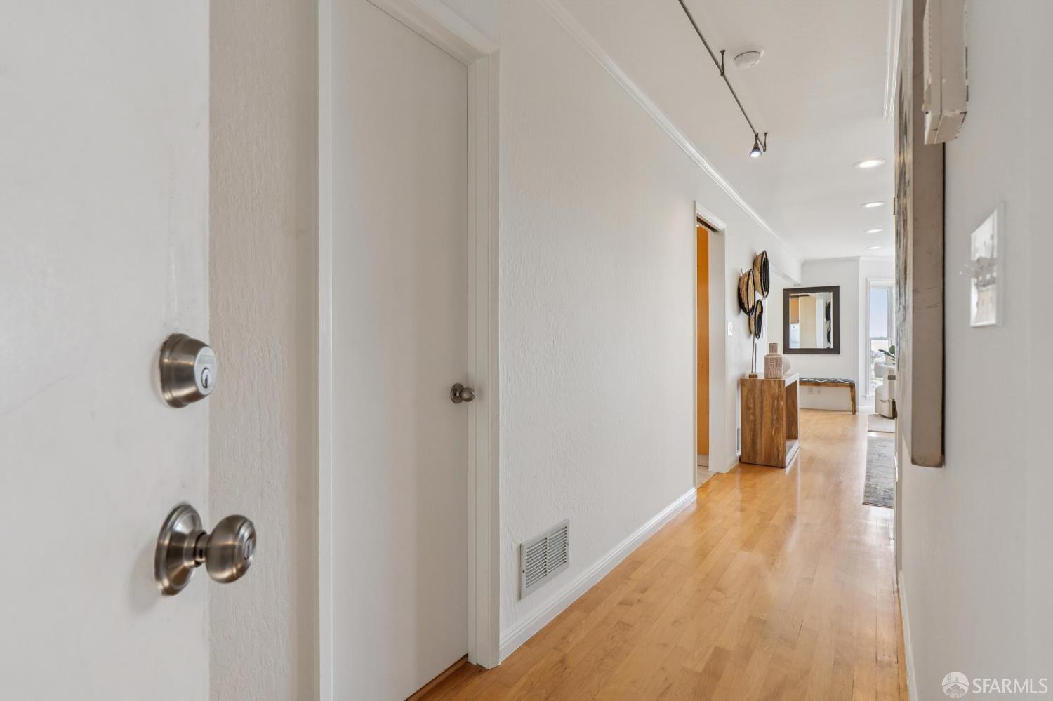 Photo #2: 426123987 Listing: Photo #2