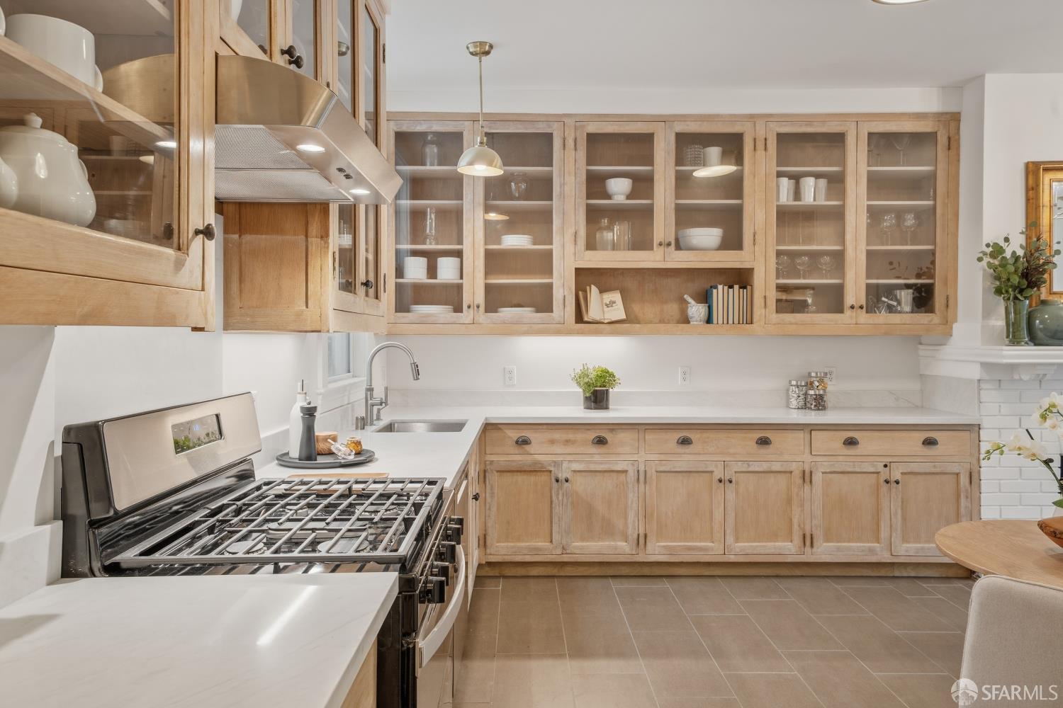3944 18th, San Francisco, CA, 94114