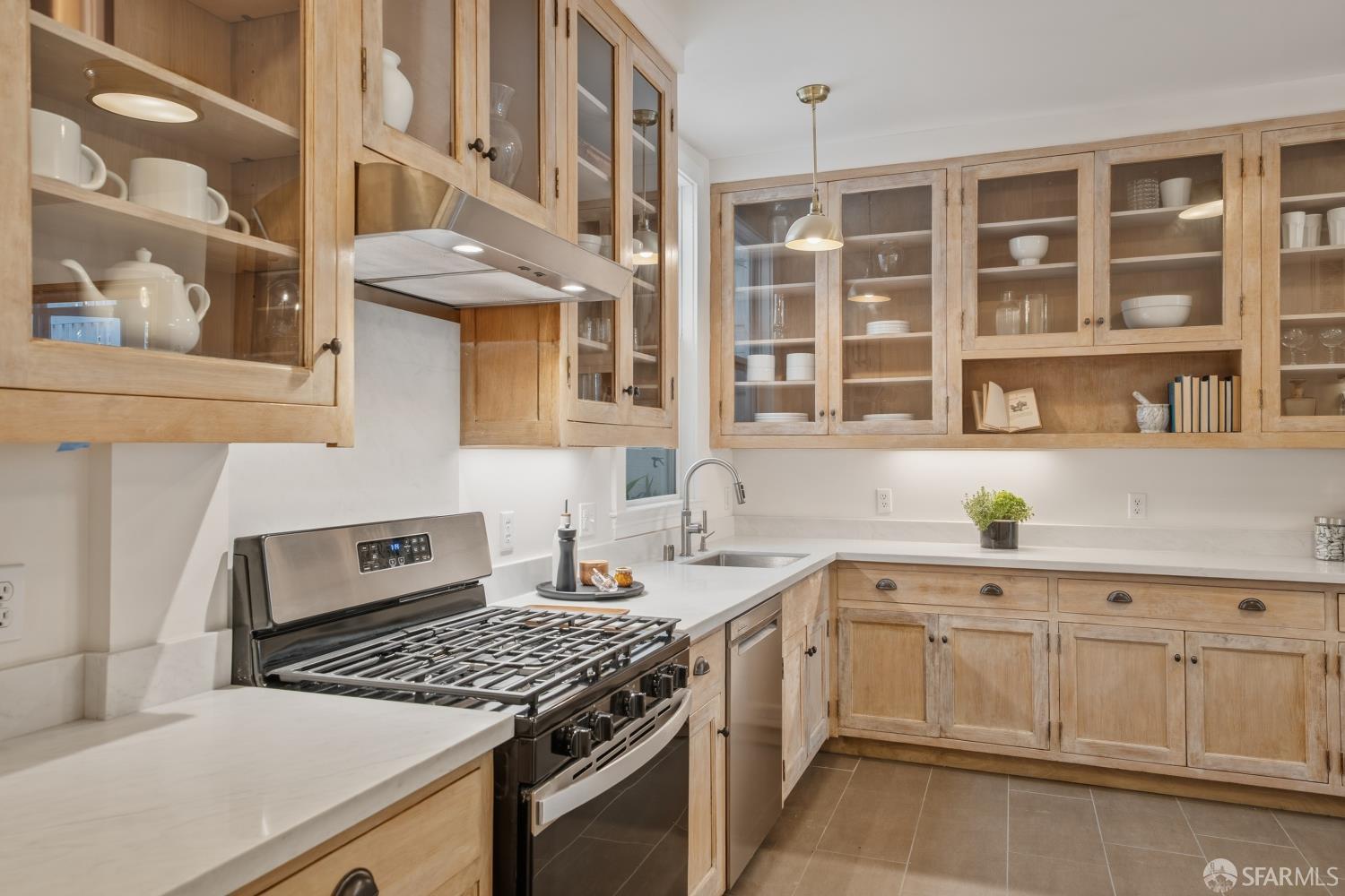 3944 18th, San Francisco, CA, 94114