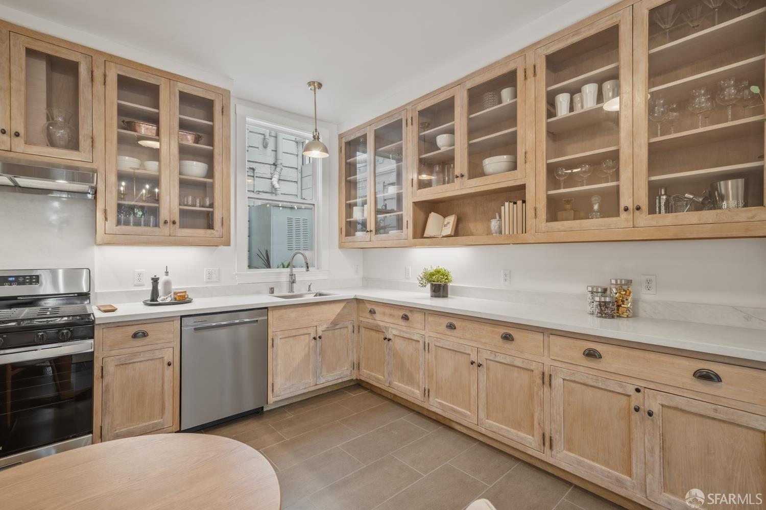 3944 18th, San Francisco, CA, 94114