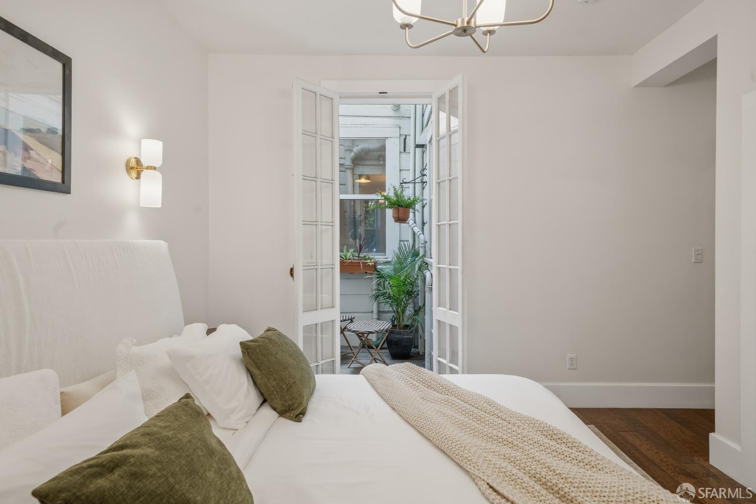 3944 18th, San Francisco, CA, 94114