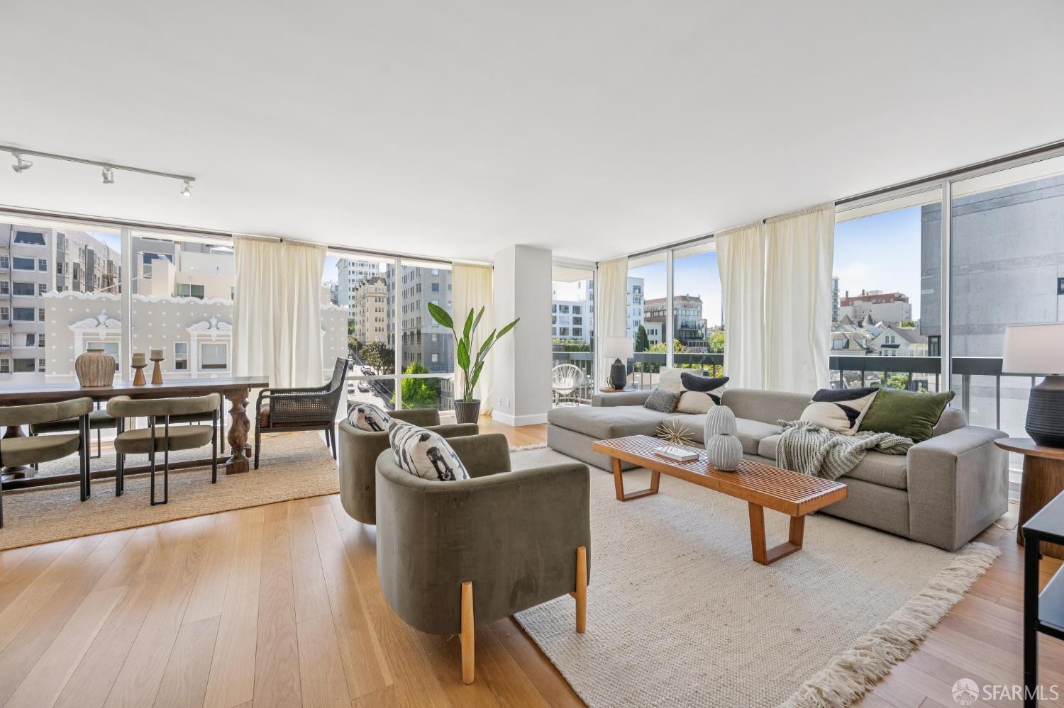 Photo #1: 425082566 Listing: Photo #1