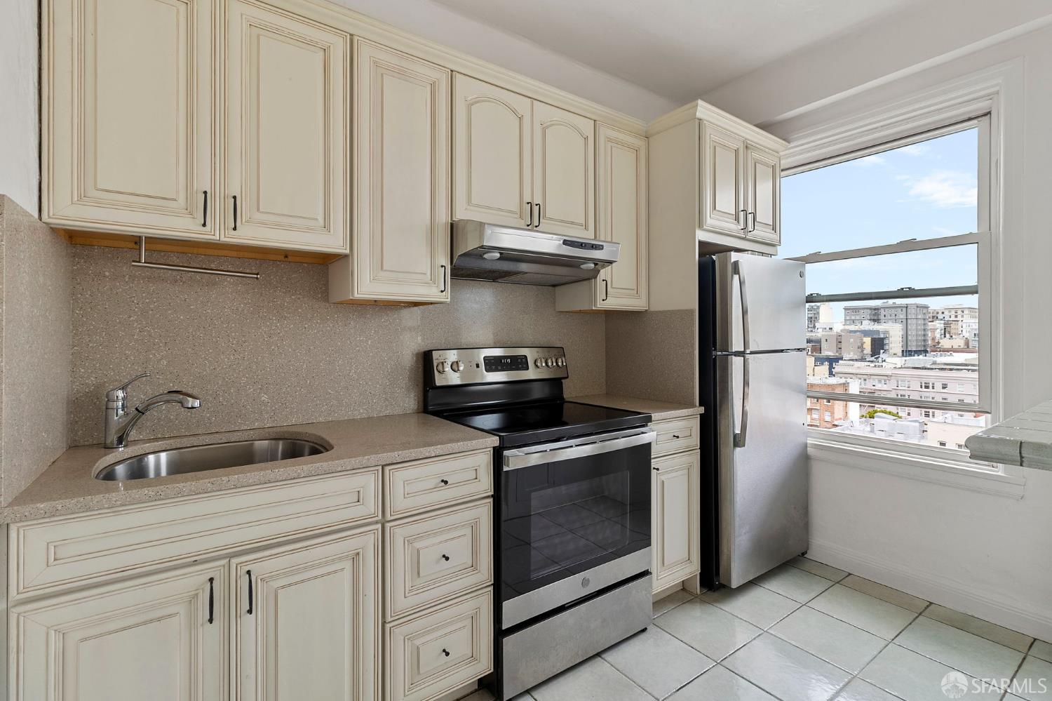 Photo #3: 426128162 Listing: Photo #3