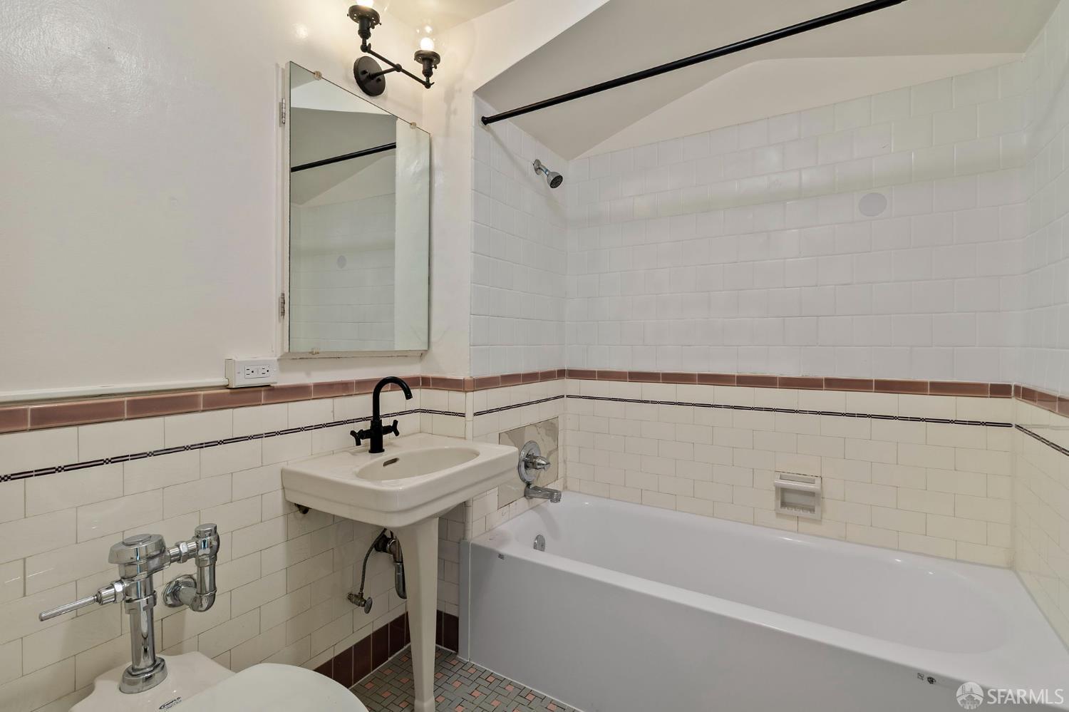 Photo #4: 426128162 Listing: Photo #4