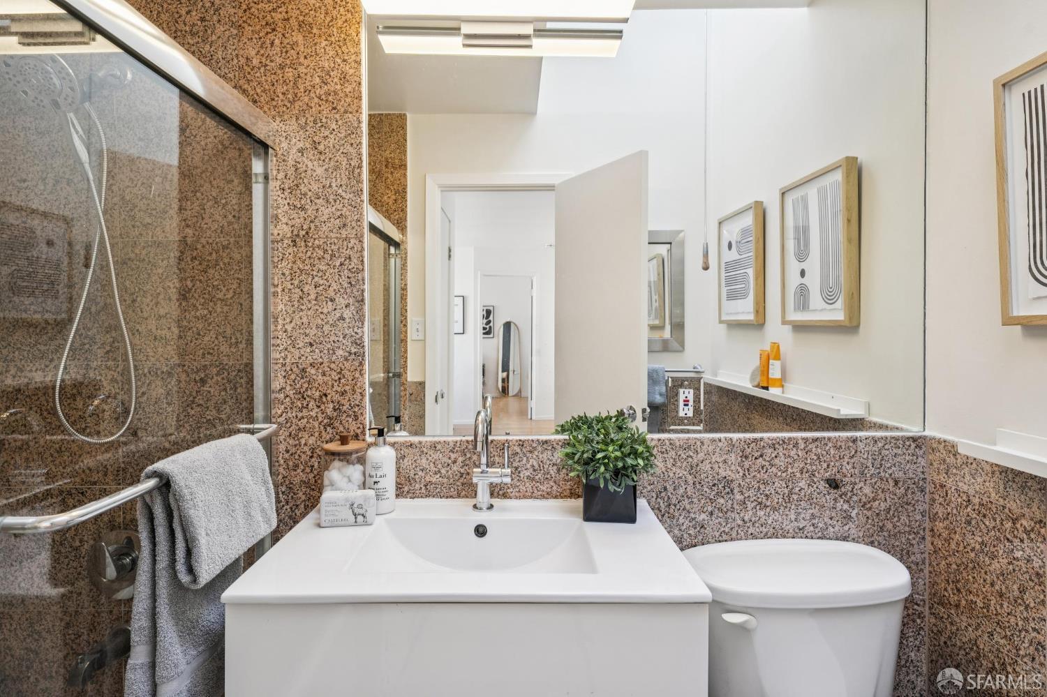 Photo #12: 426129693 Listing: Photo #12