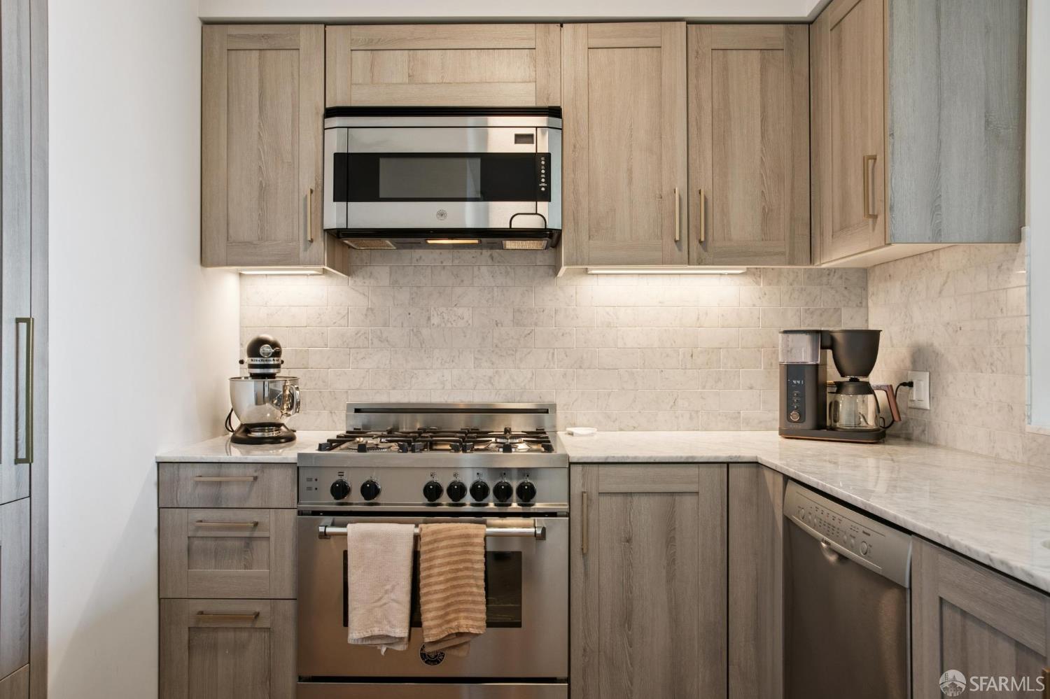 Photo #5: 426129620 Listing: Photo #5