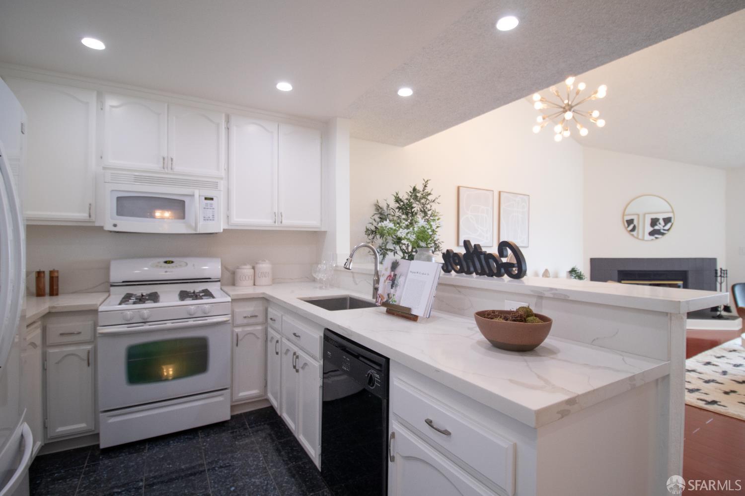 Photo #10: 426130393 Listing: Photo #10