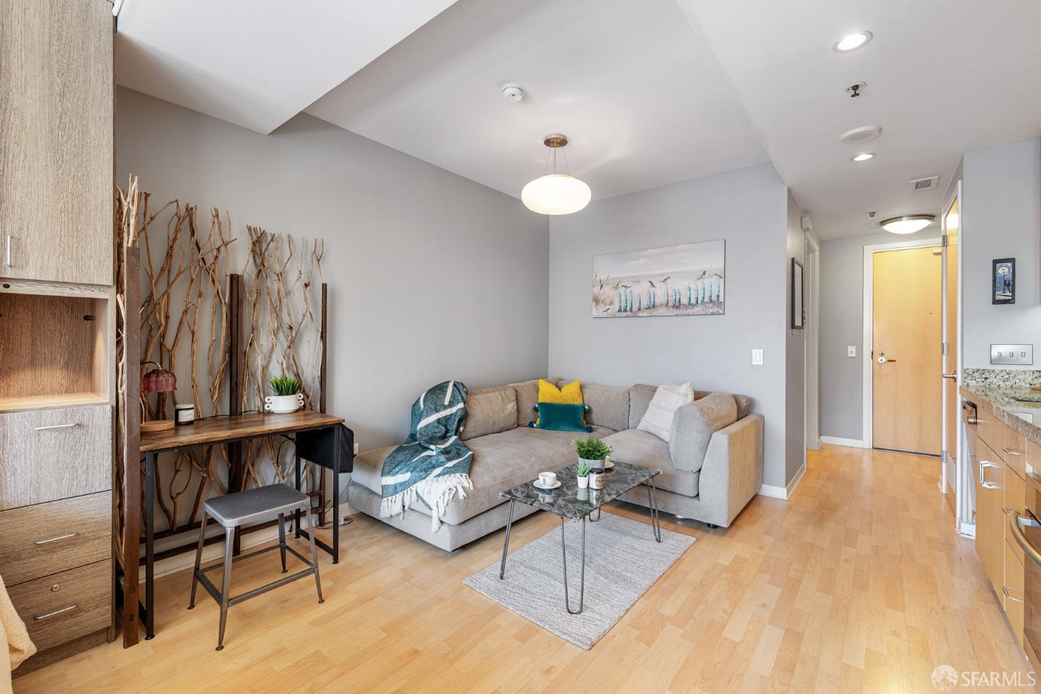 Photo #8: 426127098 Listing: Photo #8