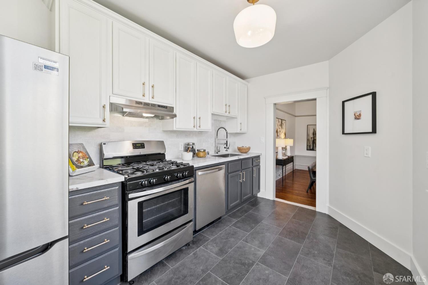 Photo #5: 426130211 Listing: Photo #5