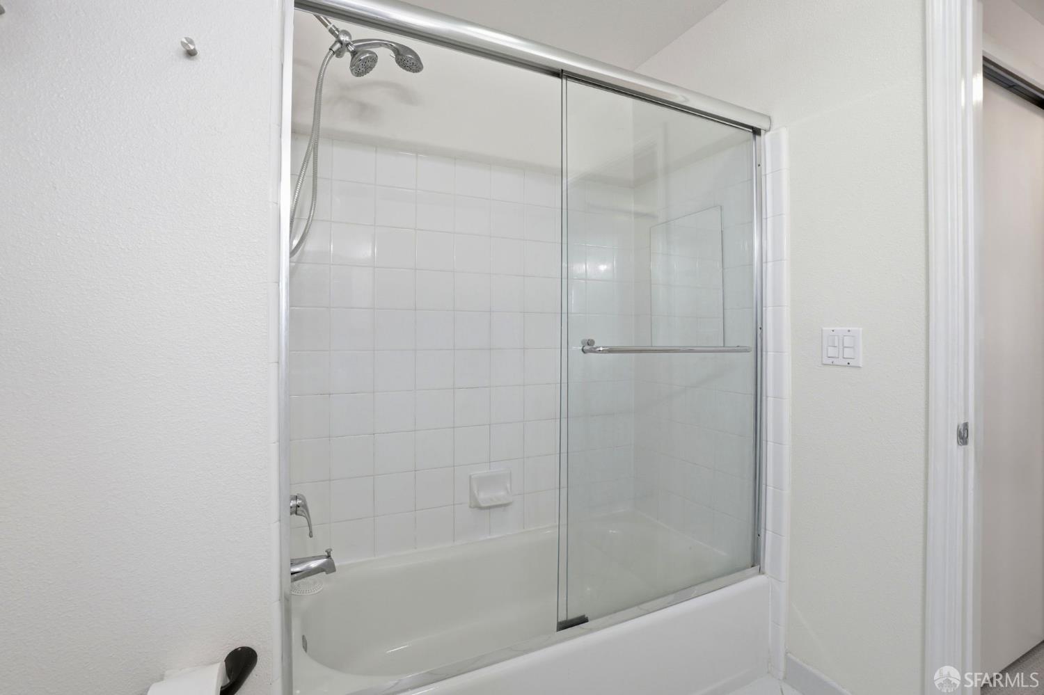 Photo #24: 426129877 Listing: Photo #24