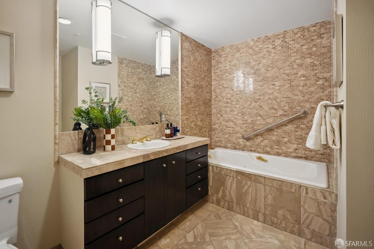 Photo #23: 426131163 Listing: Photo #23