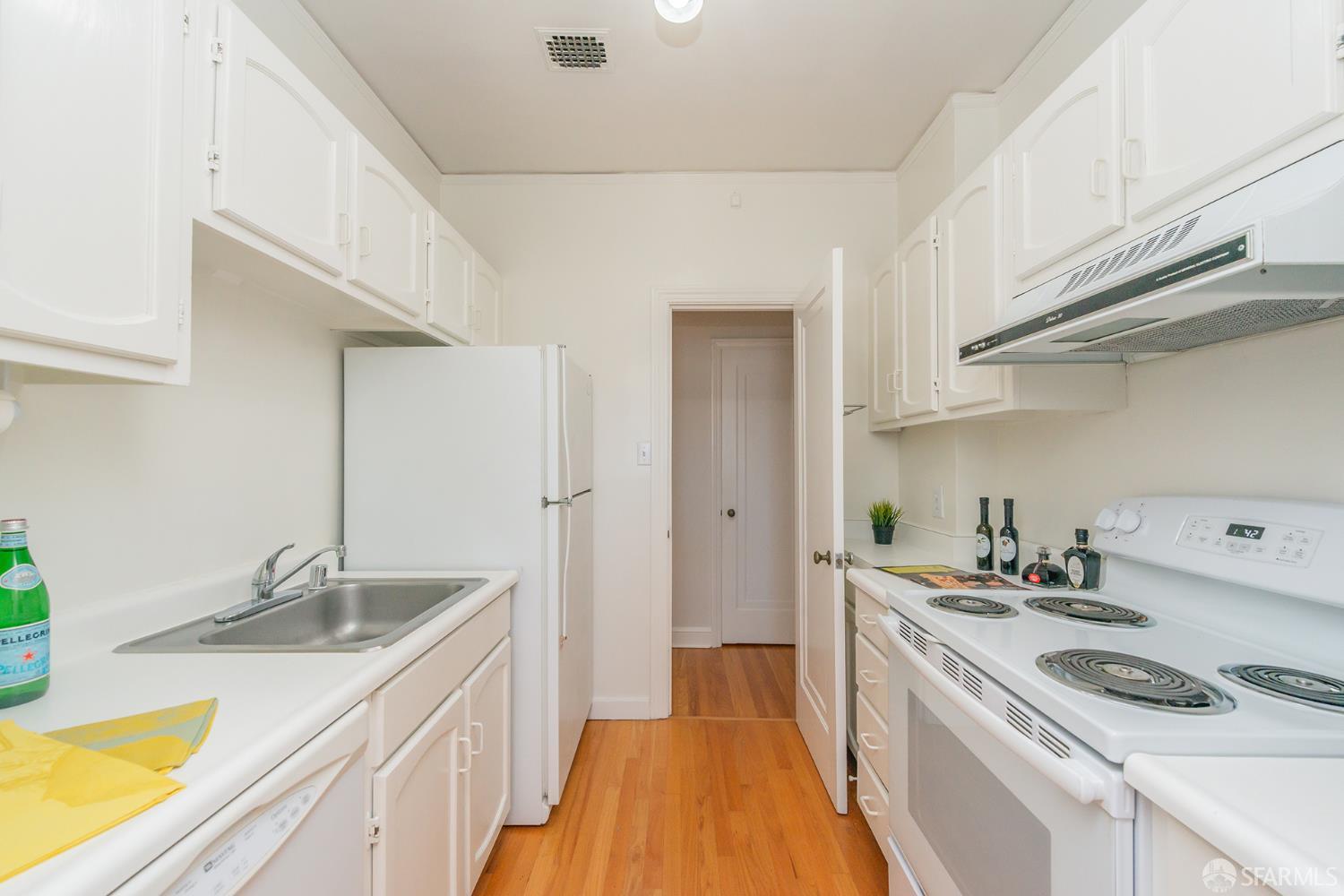 Photo #8: 426127675 Listing: Photo #8