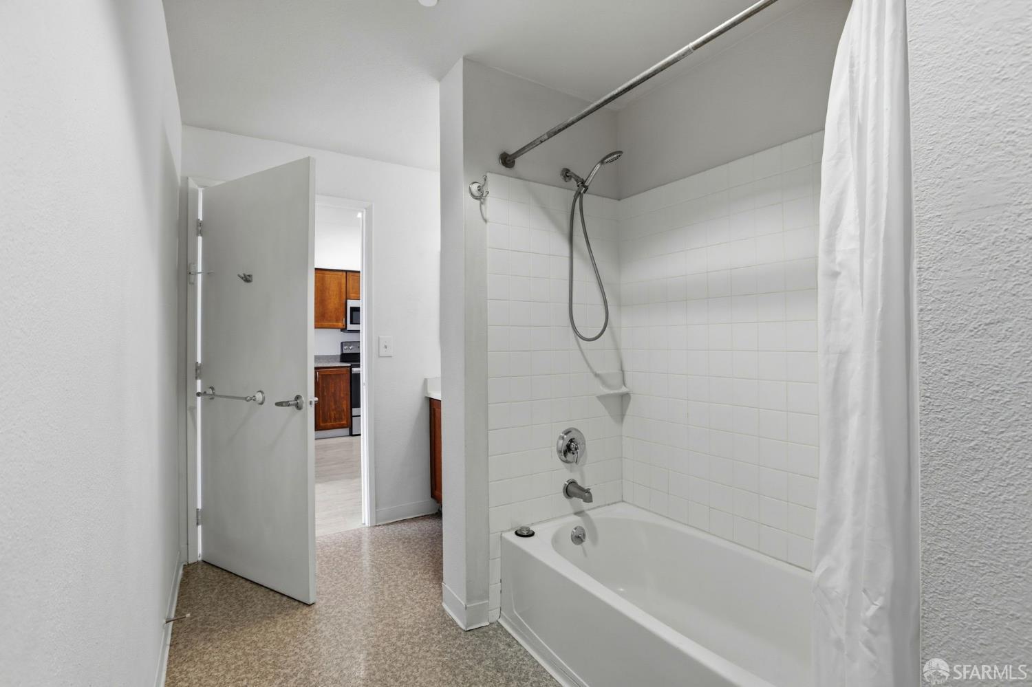 Photo #25: 426132268 Listing: Photo #25